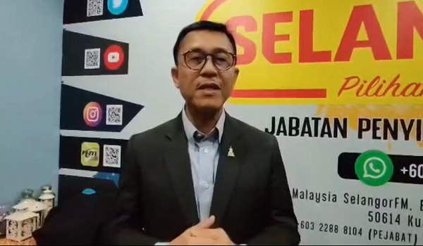 Exco Kebudayaan dan Warisan Selangor, Datuk Borhan Aman Shah selepas menjadi tetamu  segmen “Kita Selangor" di Konti SELANGORfm./RTM